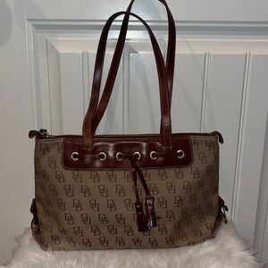 Vintage Dooney & Bourke Canvas All Over Signature Purse Handbag W Tassel Tan